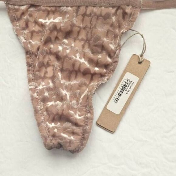 SKIMS FLOCKED LOGO PANTY NWT - Picture 3 of 9